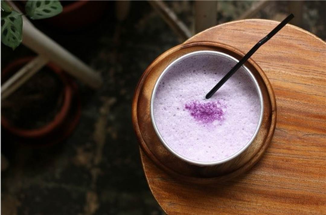 Cảm nhận hương vị mới mẻ từ purple latte (Ảnh: Internet)